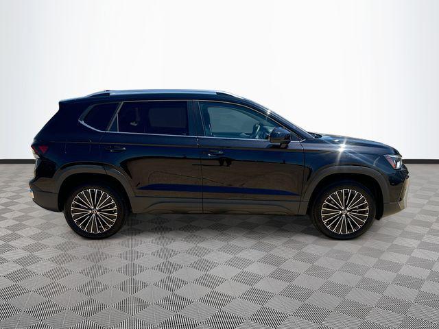2025 Volkswagen Taos SE - Photo 8