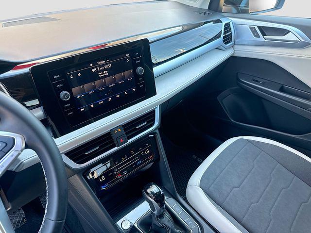 2025 Volkswagen Taos SE - Photo 9