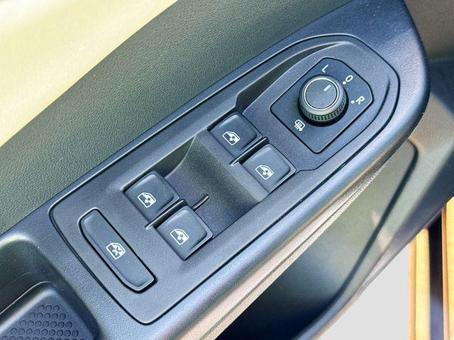 2025 Volkswagen Taos SE - Photo 17