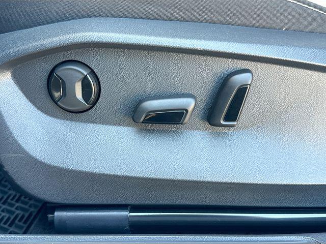 2025 Volkswagen Taos SE - Photo 18