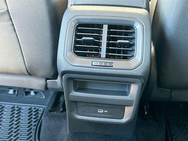 2025 Volkswagen Taos SE - Photo 27