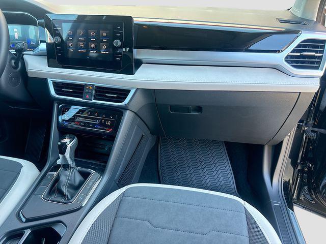 2025 Volkswagen Taos SE - Photo 32