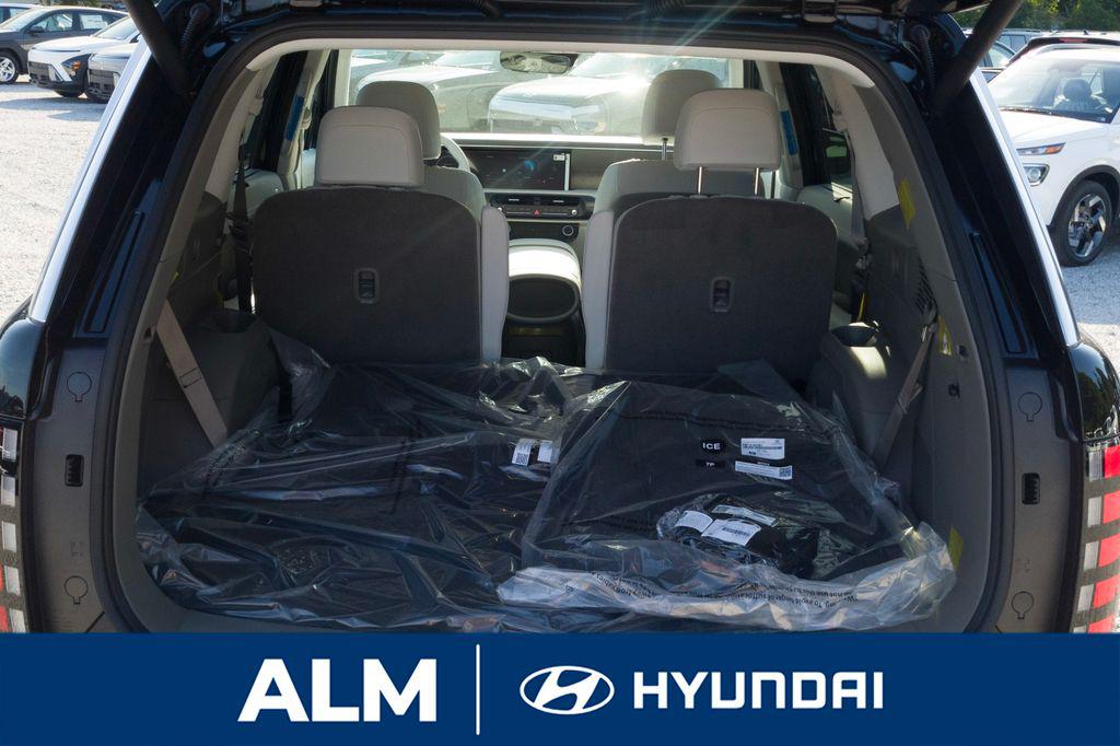 New 2026 Abyss Black Pearl HYUNDAI SEL Premium FWD image 8