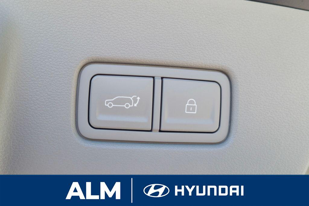 New 2026 Abyss Black Pearl HYUNDAI SEL Premium FWD image 9