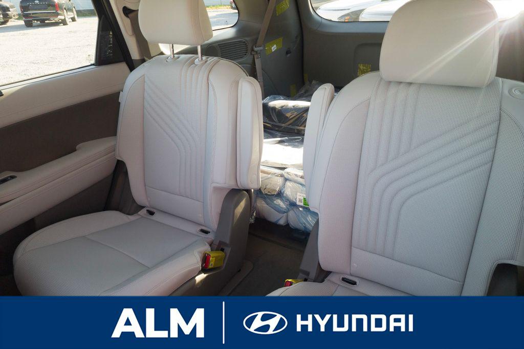 New 2026 Abyss Black Pearl HYUNDAI SEL Premium FWD image 17