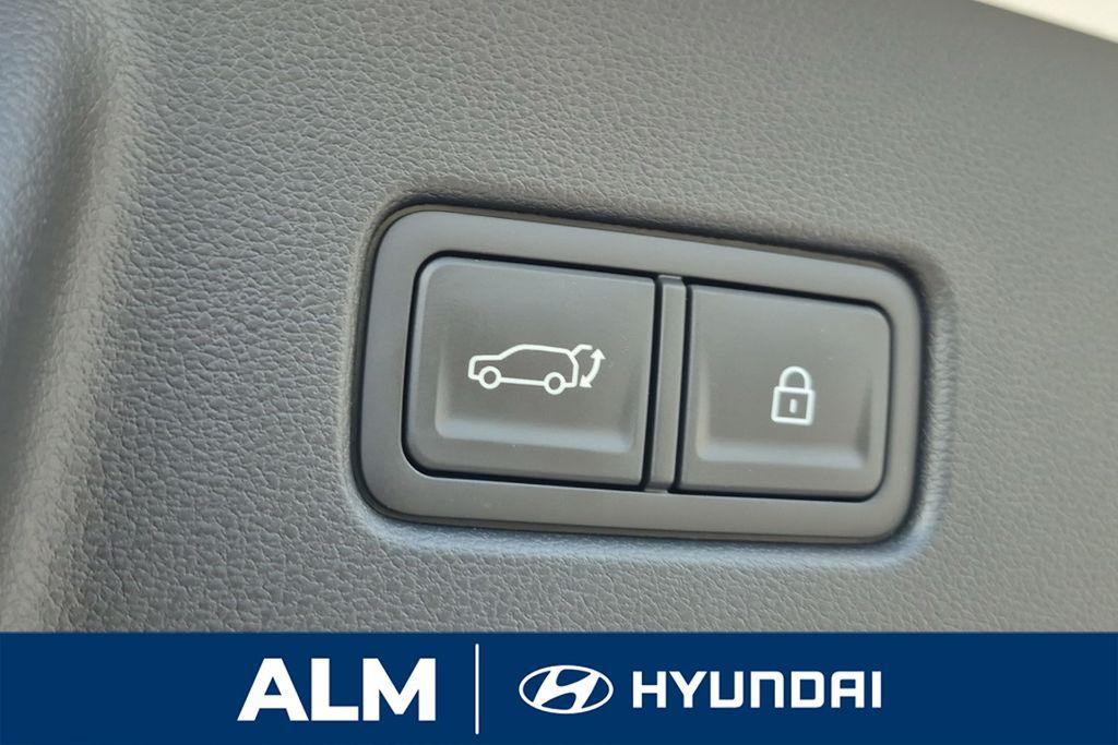 New 2026 Creamy White Pearl HYUNDAI SEL FWD image 9