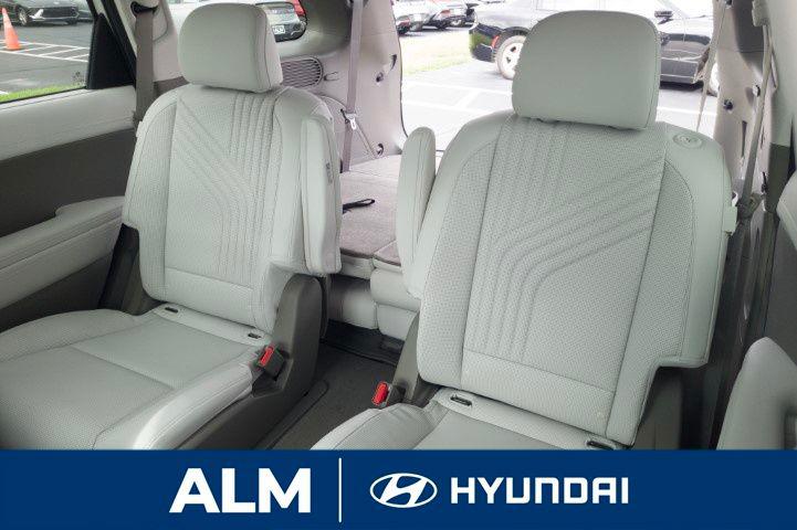 New 2026 Creamy White Pearl HYUNDAI SEL FWD image 17
