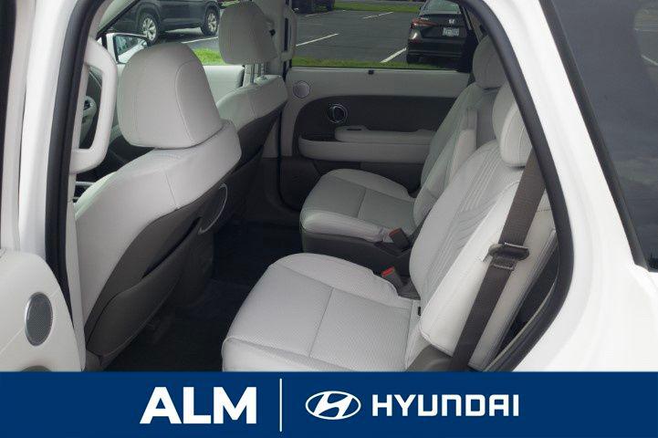 New 2026 Creamy White Pearl HYUNDAI SEL FWD image 18
