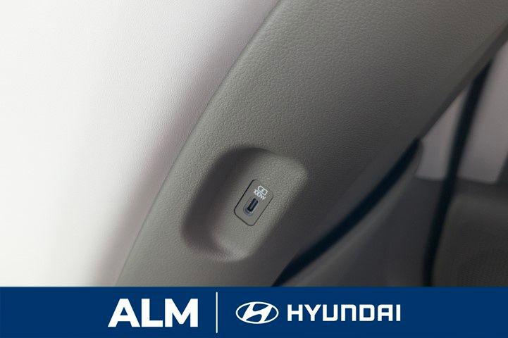 New 2026 Creamy White Pearl HYUNDAI SEL FWD image 19