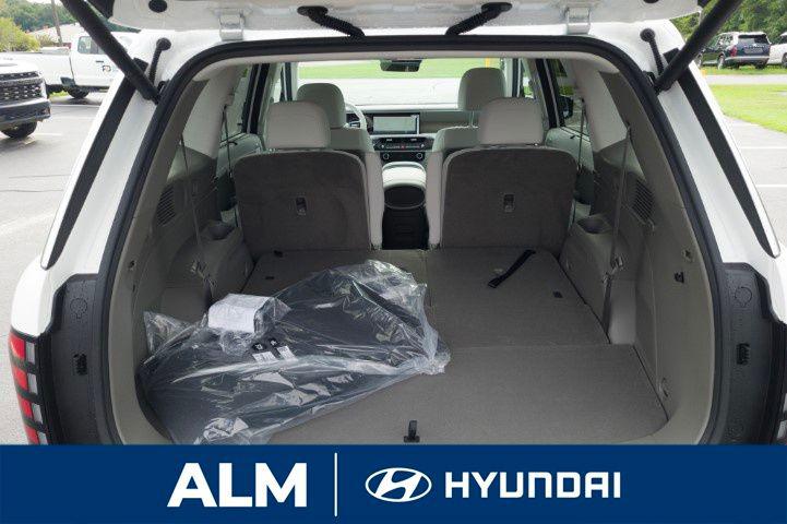 New 2026 Creamy White Pearl HYUNDAI SEL FWD image 24