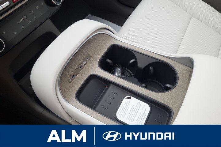 New 2026 Creamy White Pearl HYUNDAI SEL FWD image 28