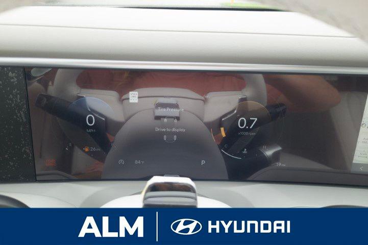 New 2026 Creamy White Pearl HYUNDAI SEL FWD image 32