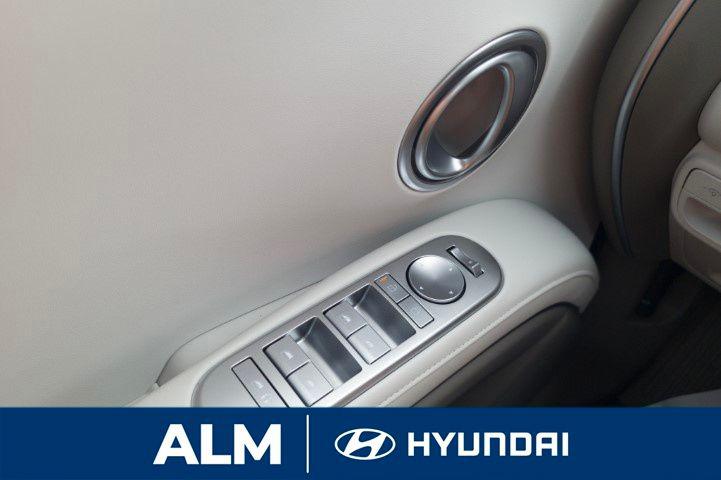 New 2026 Creamy White Pearl HYUNDAI SEL FWD image 33
