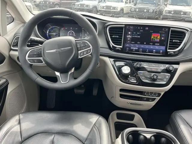 2022 Chrysler Pacifica Hybrid Touring L
