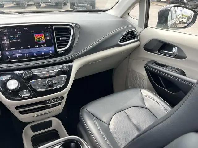 2022 Chrysler Pacifica Hybrid Touring L