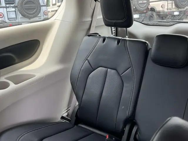2022 Chrysler Pacifica Hybrid Touring L