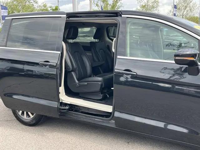 2022 Chrysler Pacifica Hybrid Touring L