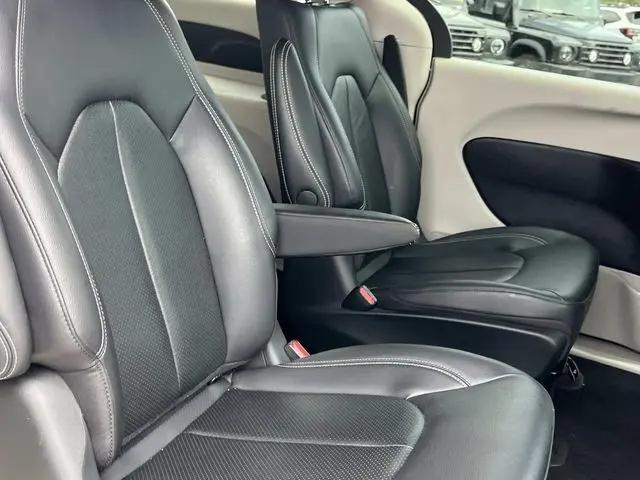 2022 Chrysler Pacifica Hybrid Touring L