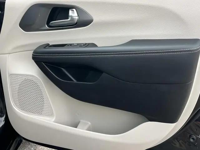 2022 Chrysler Pacifica Hybrid Touring L