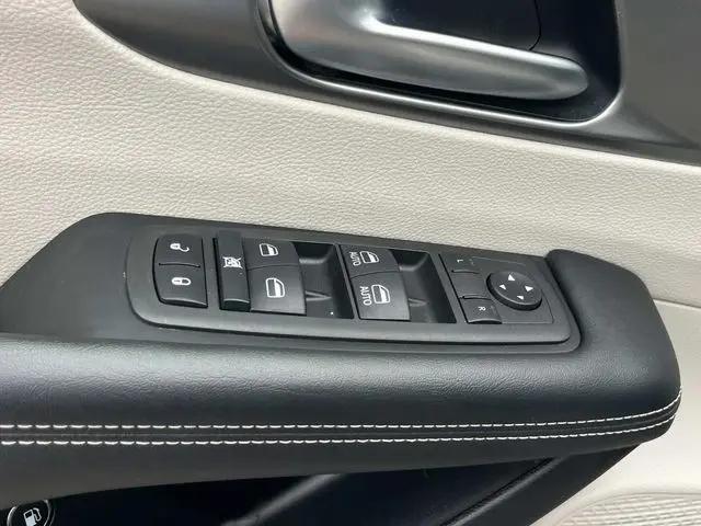 2022 Chrysler Pacifica Hybrid Touring L