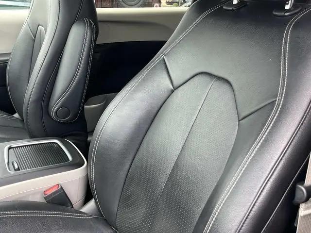 2022 Chrysler Pacifica Hybrid Touring L