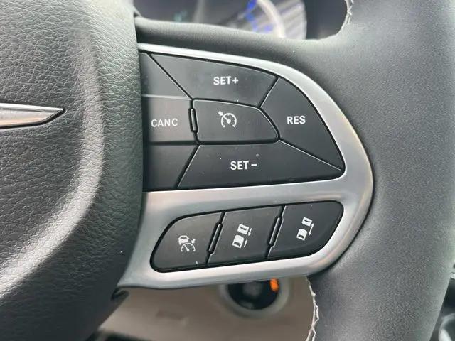 2022 Chrysler Pacifica Hybrid Touring L