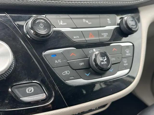 2022 Chrysler Pacifica Hybrid Touring L