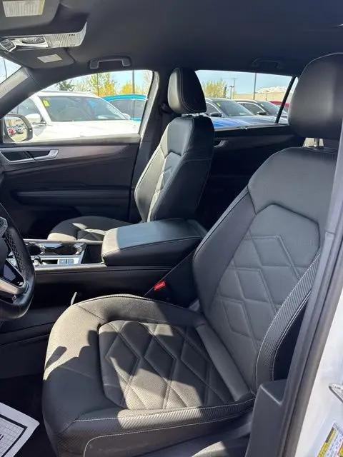 2025 Volkswagen Atlas Cross Sport 2.0T SE w/Technology