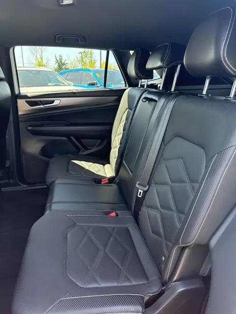2025 Volkswagen Atlas Cross Sport 2.0T SE w/Technology