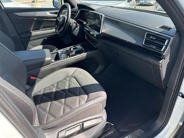 2025 Volkswagen Atlas Cross Sport 2.0T SE w/Technology