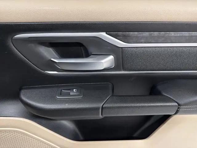 2020 Ram 1500 Big Horn Crew Cab 4x4 5'7" Box