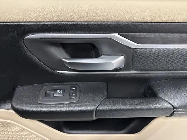 2020 Ram 1500 Big Horn Crew Cab 4x4 5'7" Box