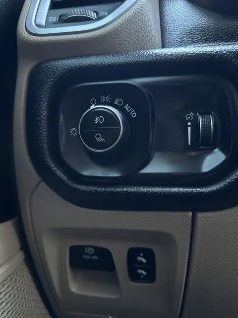 2020 Ram 1500 Big Horn Crew Cab 4x4 5'7" Box