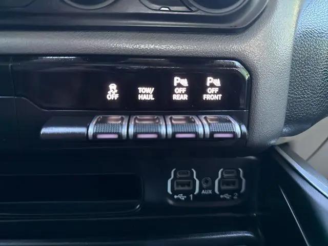 2020 Ram 1500 Big Horn Crew Cab 4x4 5'7" Box