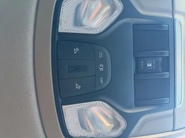 2020 Ram 1500 Big Horn Crew Cab 4x4 5'7" Box