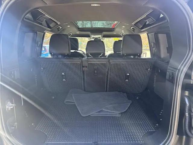 2025 Land Rover Defender 110 P300