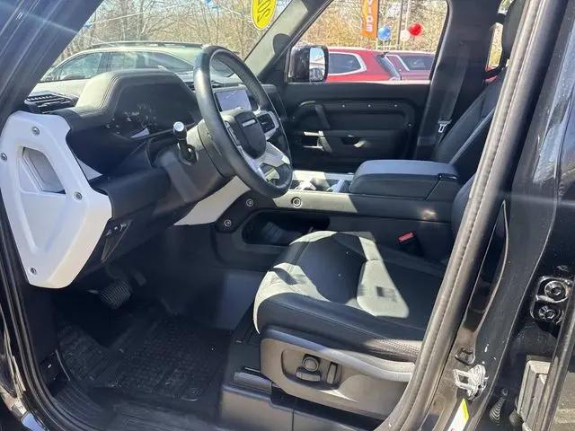 2025 Land Rover Defender 110 P300