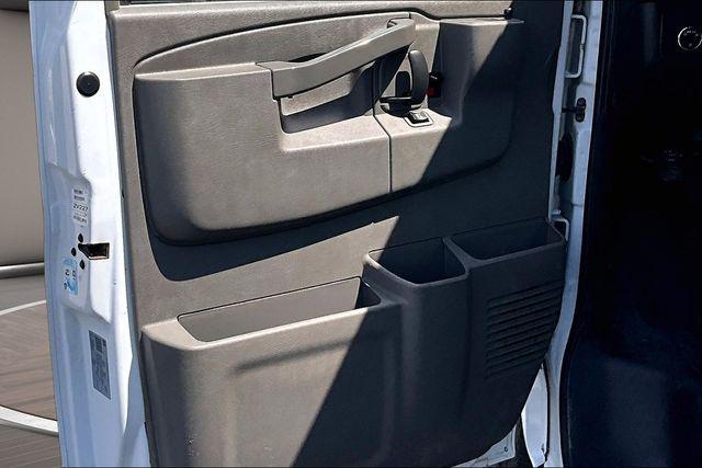 2022 Chevrolet Express Passenger RWD 3500 Extended Wheelbase LS