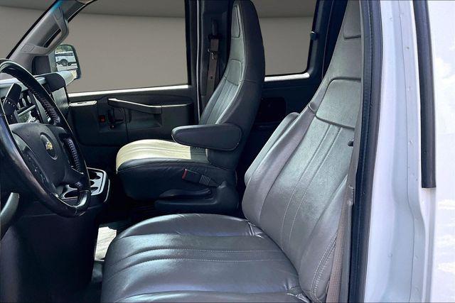 2022 Chevrolet Express Passenger RWD 3500 Extended Wheelbase LS