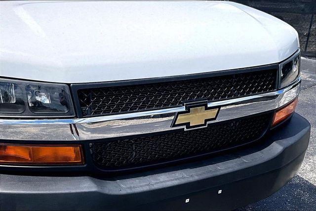 2022 Chevrolet Express Passenger RWD 3500 Extended Wheelbase LS