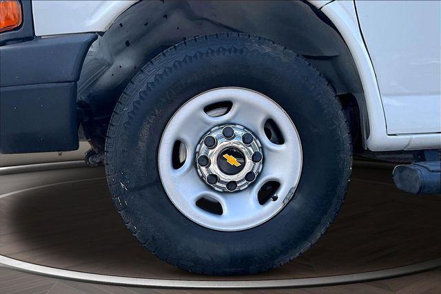 2022 Chevrolet Express Passenger RWD 3500 Extended Wheelbase LS