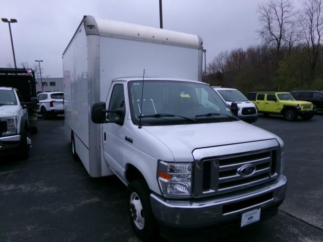 2023 Ford E-450 Cutaway Commercial Cutaway
