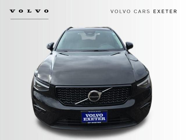 2026 Volvo XC40 Plus, B5 AWD Gas (mild hybrid), Dark
