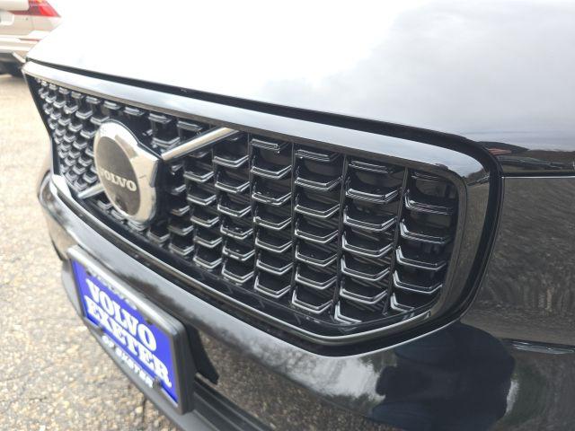 2026 Volvo XC40 Plus, B5 AWD Gas (mild hybrid), Dark
