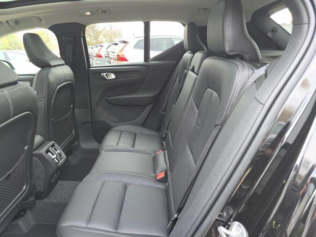 2026 Volvo XC40 Plus, B5 AWD Gas (mild hybrid), Dark