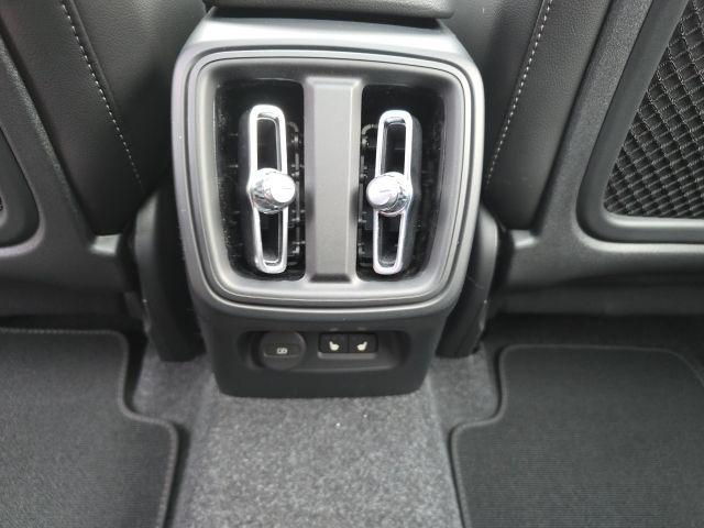 2026 Volvo XC40 Plus, B5 AWD Gas (mild hybrid), Dark