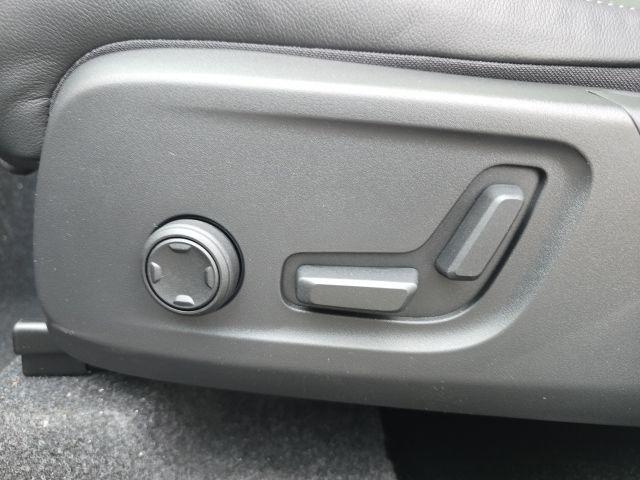 2026 Volvo XC40 Plus, B5 AWD Gas (mild hybrid), Dark