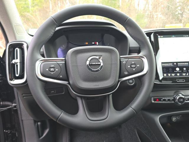 2026 Volvo XC40 Plus, B5 AWD Gas (mild hybrid), Dark