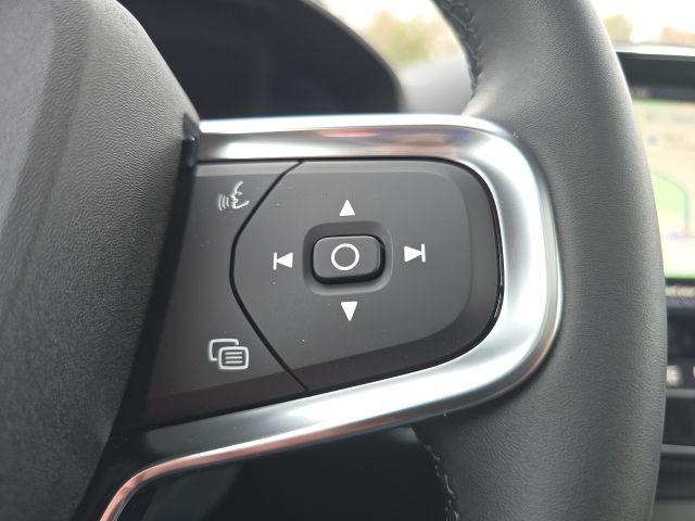 2026 Volvo XC40 Plus, B5 AWD Gas (mild hybrid), Dark