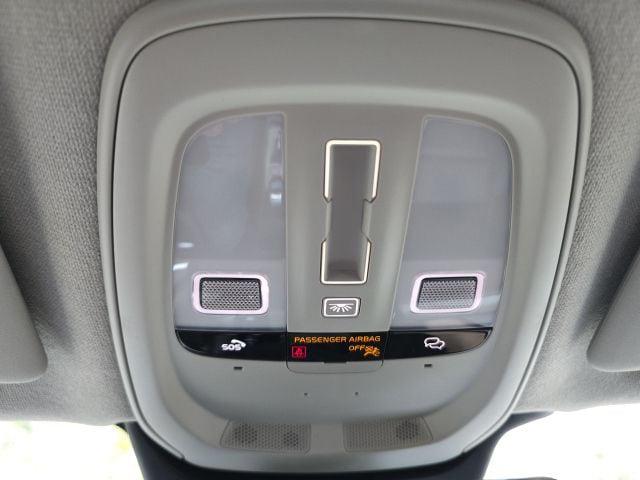 2026 Volvo XC40 Plus, B5 AWD Gas (mild hybrid), Dark